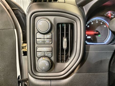 Used 2019 Chevrolet Silverado 1500 Custom w/ Custom Value Package image 16