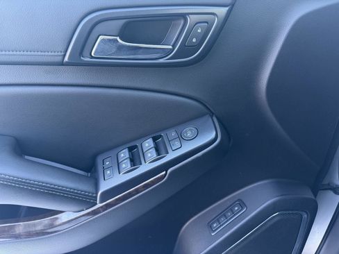 Used 2018 Chevrolet Suburban LT image 7