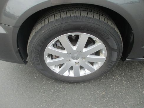 Used 2016 Chrysler Town & Country Touring image 16