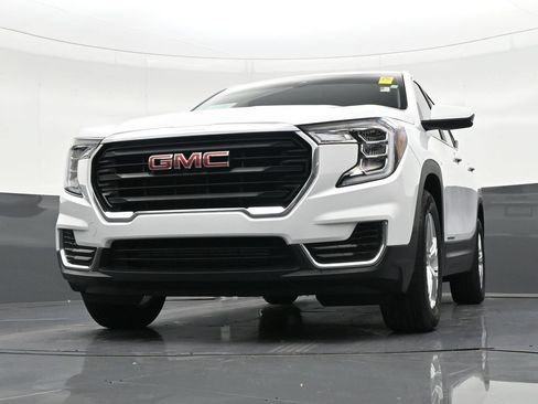 Used 2024 GMC Terrain SLE FWD image 28