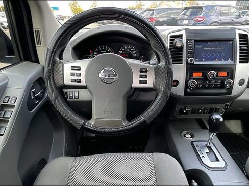 Used 2021 Nissan Frontier SV w/ Midnight Edition Floor Mats image 8