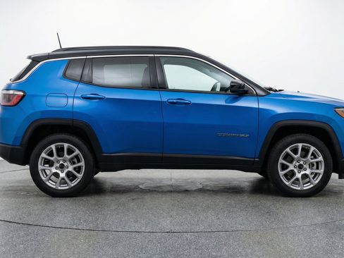 Used 2025 Jeep Compass Limited AWD/4WD image 11