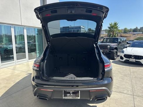 Used 2023 Porsche Macan AWD/4WD image 10