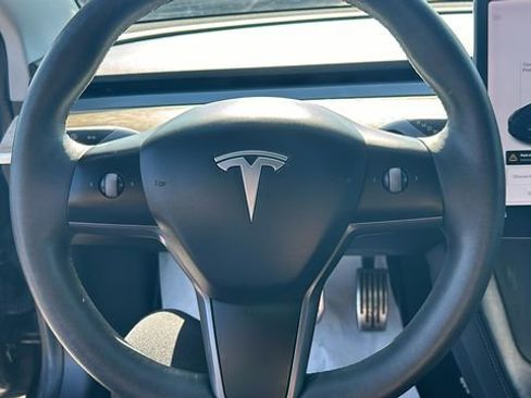 Used 2021 Tesla Model 3 Standard Range Plus RWD image 19