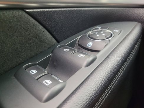 Used 2019 Ford Explorer XLT w/ Equipment Group 202A AWD/4WD image 27