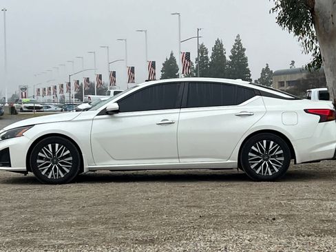 Used 2024 Nissan Altima 2.5 SV w/ SV Premium Package image 6