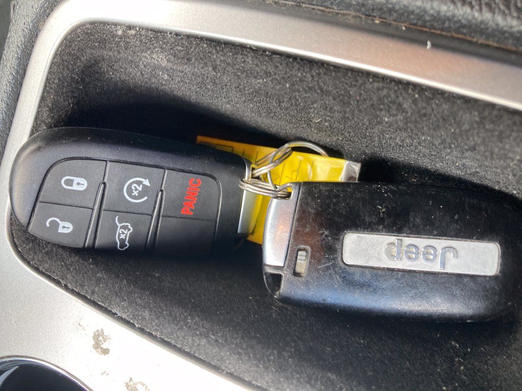 Used 2017 Jeep Grand Cherokee Altitude AWD/4WD image 36