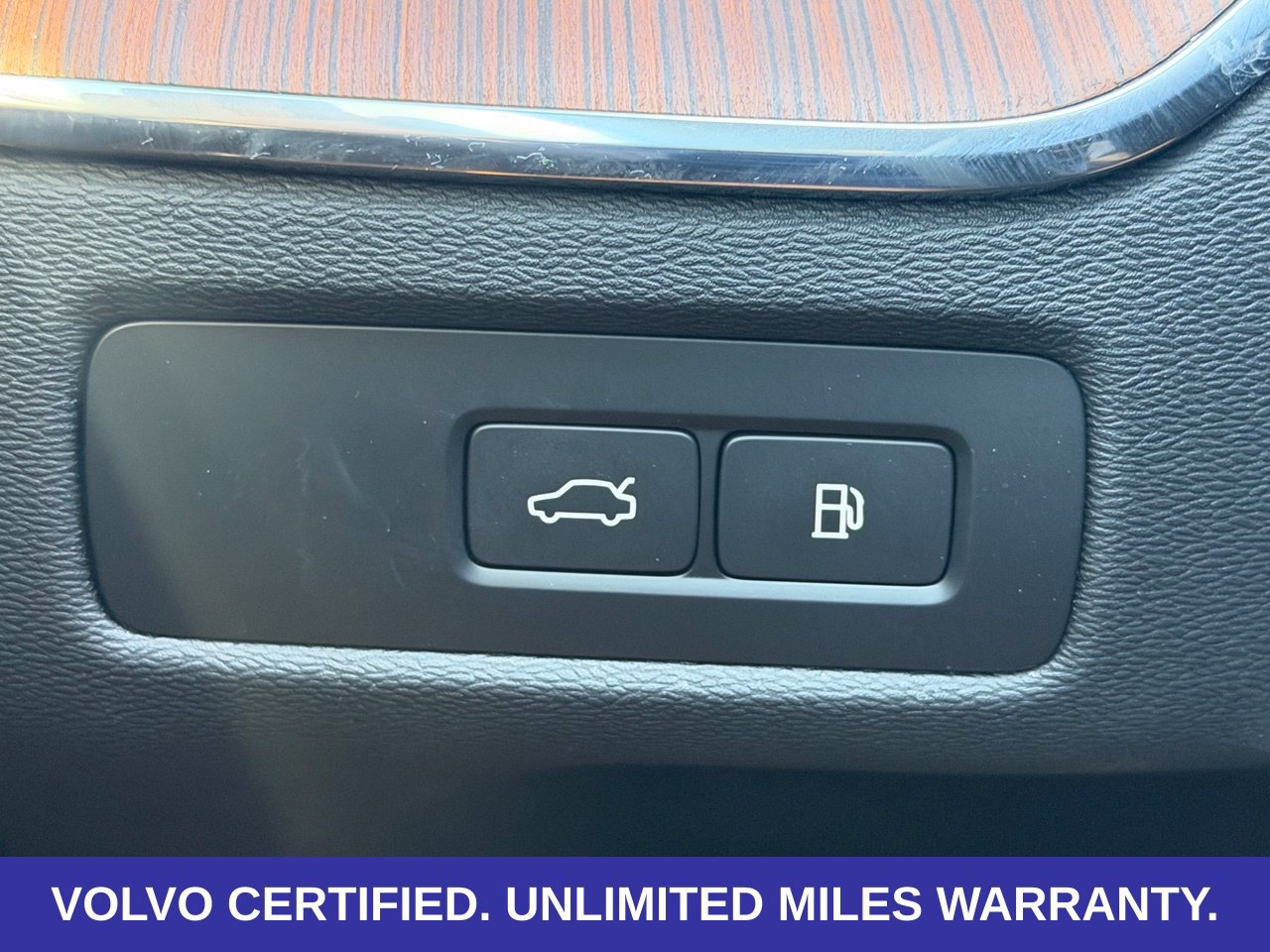 Certified 2024 Volvo XC60 T8 Plus w/ Protection Package Premier AWD/4WD image 21