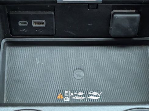 Used 2021 GMC Yukon Denali w/ Denali Premium Package image 24