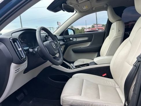 Used 2024 Volvo XC40 B5 Plus w/ Protection Package Premier AWD/4WD image 25