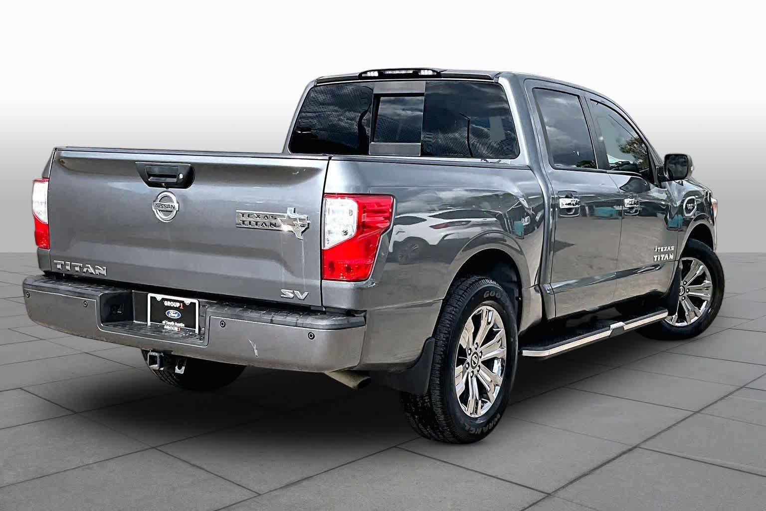 Used 2017 Nissan Titan SV RWD image 13