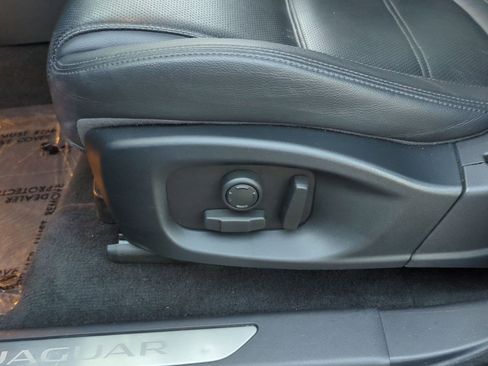 Used 2018 Jaguar E-PACE SE image 21