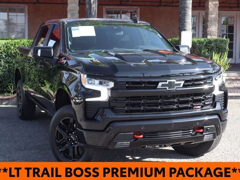 Used 2024 Chevrolet Silverado 1500 LT Trail Boss w/ LT Trail Boss Premium Package AWD/4WD image 2
