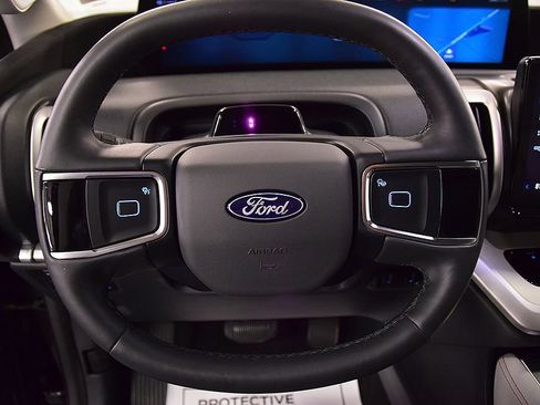 Used 2025 Ford Expedition Active AWD/4WD image 19
