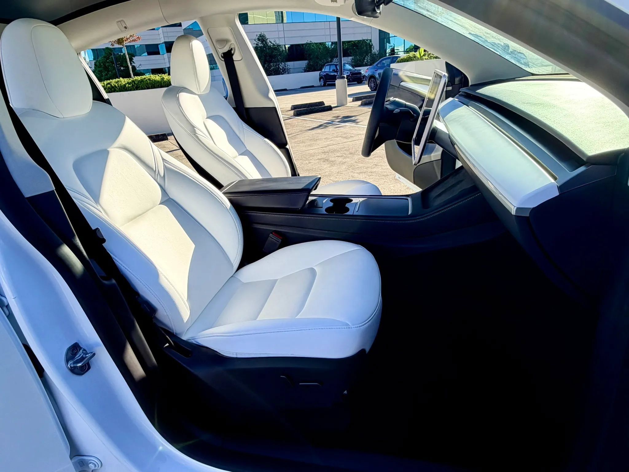 Used 2024 Tesla Model Y Long Range RWD image 25
