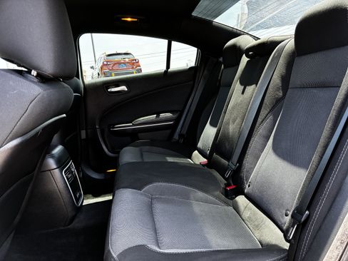 Used 2018 Dodge Charger SXT RWD image 11