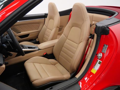 Used 2023 Porsche 911 Cabriolet AWD/4WD image 22
