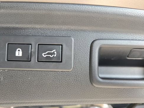 Used 2023 Subaru Forester Premium image 15