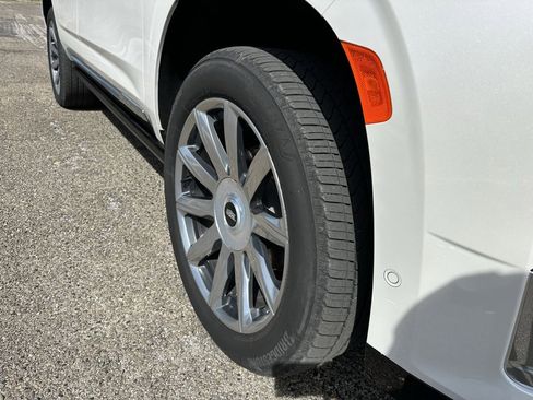 Certified 2023 Cadillac Escalade Premium Luxury Platinum image 8