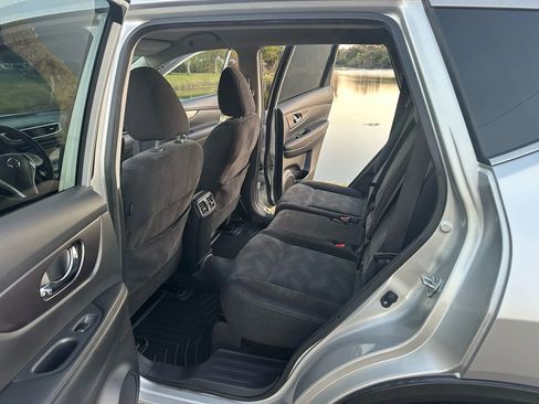 Used 2015 Nissan Rogue SV image 16