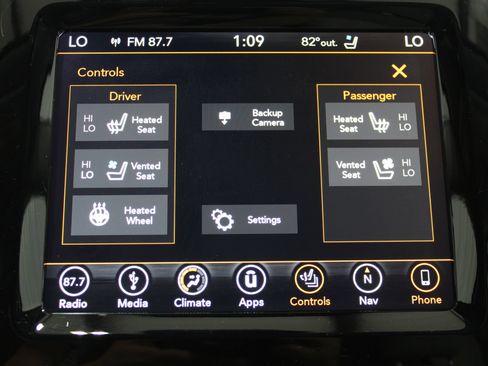Used 2019 Jeep Cherokee Overland w/ Technology Group AWD/4WD image 38