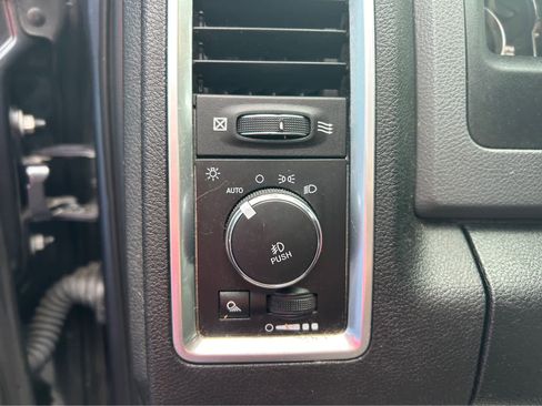 Used 2018 RAM 1500 Big Horn image 25