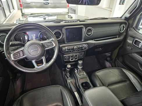 Used 2021 Jeep Wrangler Unlimited Sahara w/ Cold Weather Group AWD/4WD image 18