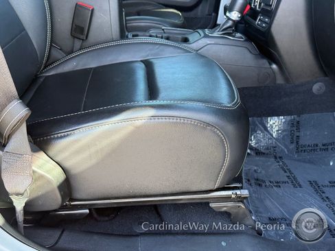 Used 2023 Jeep Wrangler Unlimited Sahara image 15