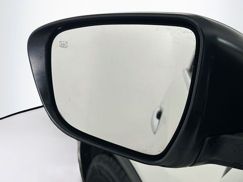 Used 2017 Nissan Rogue SV FWD image 16