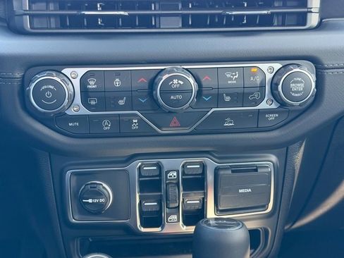 New 2025 Jeep Gladiator Sport image 31