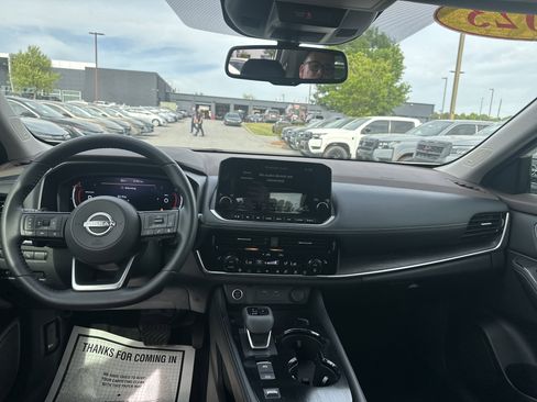 Used 2023 Nissan Rogue Platinum w/ Platinum Premium Package image 9