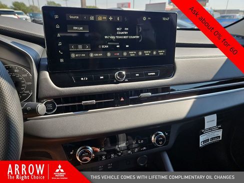 New 2025 Mitsubishi Outlander SE image 25