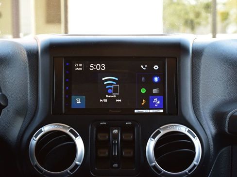 Used 2013 Jeep Wrangler Unlimited Rubicon w/ Connectivity Group AWD/4WD image 14
