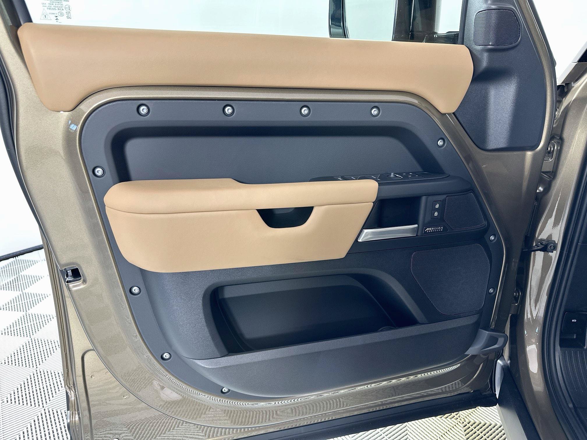 New 2026 Land Rover Defender 110 X-Dynamic SE AWD/4WD image 14
