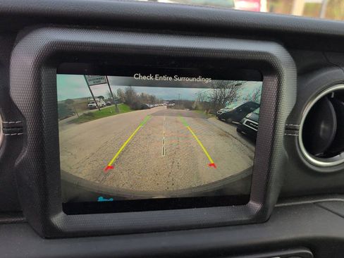 Used 2023 Jeep Wrangler Unlimited Sahara w/ Cold Weather Group image 18