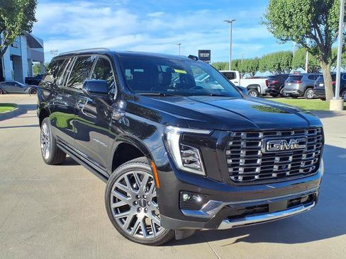 Used 2025 GMC Yukon XL Denali Ultimate w/ LPO, Illumination Package AWD/4WD image 1