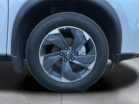 Certified 2025 Nissan Rogue SV image 9