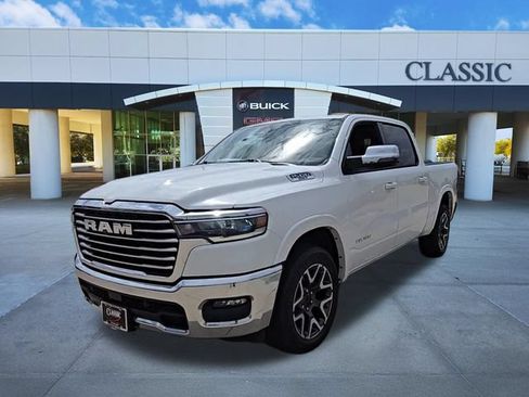 Used 2025 RAM 1500 Laramie AWD/4WD image 3