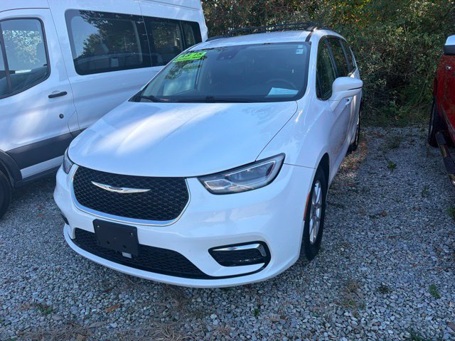 Used 2022 Chrysler Pacifica Touring-L FWD image 3