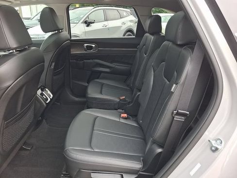 Certified 2025 Kia Sorento SX FWD image 11