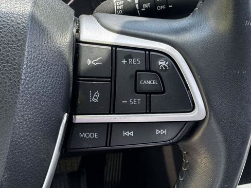 Used 2023 Toyota Highlander XLE AWD/4WD image 24