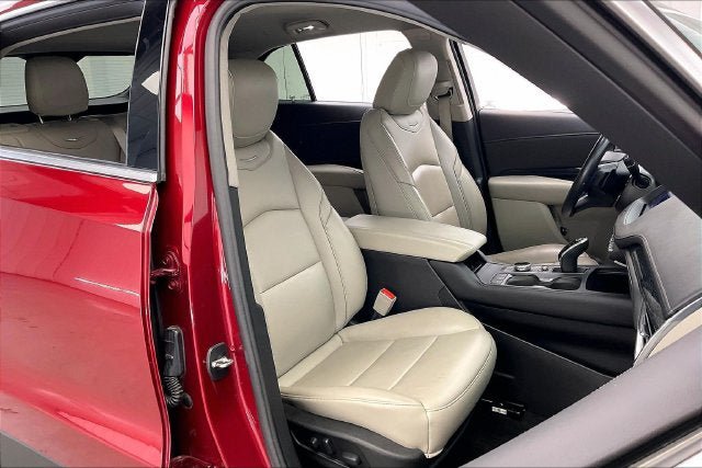 Used 2020 Cadillac XT4 Premium Luxury w/ Cold Weather Package AWD/4WD image 7
