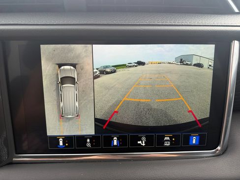 Used 2022 GMC Yukon XL Denali AWD/4WD image 28