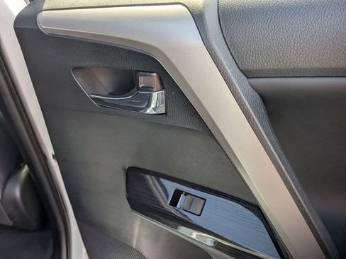 Used 2016 Toyota RAV4 Limited image 33