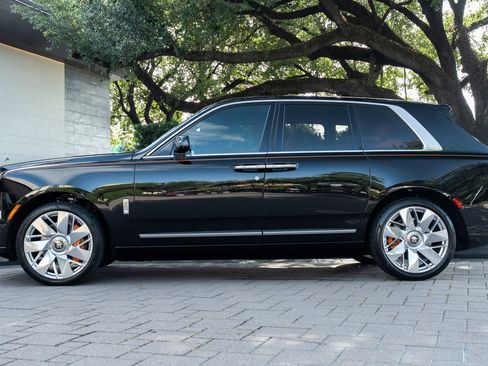 Used 2025 Rolls-Royce Cullinan image 55