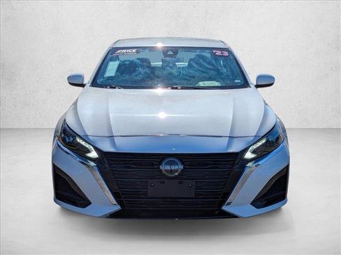 Used 2023 Nissan Altima 2.5 SV image 2