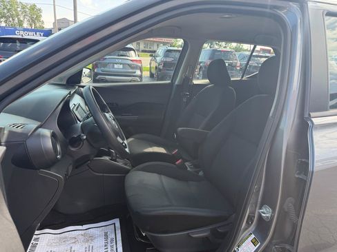 Used 2023 Nissan Kicks S FWD image 9