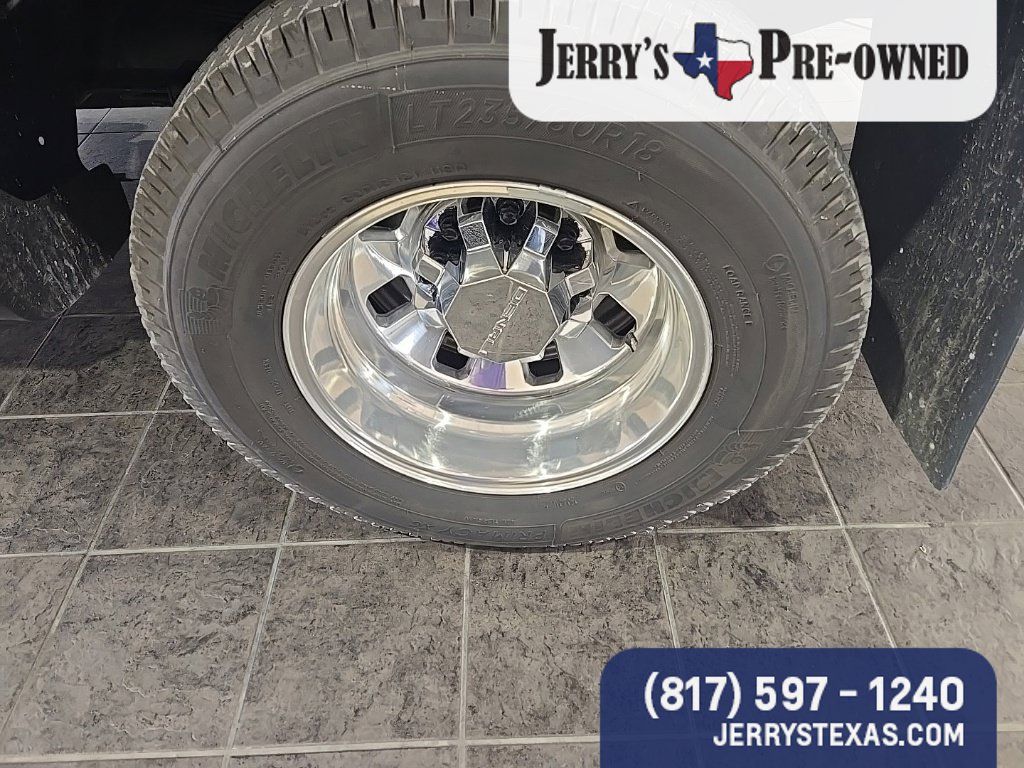 Used 2025 GMC Sierra 3500 Denali w/ Denali Reserve Package AWD/4WD image 8