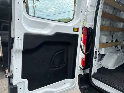 Used 2024 Ford Transit 250 Low Roof AWD w/ Exterior Upgrade Package image 21