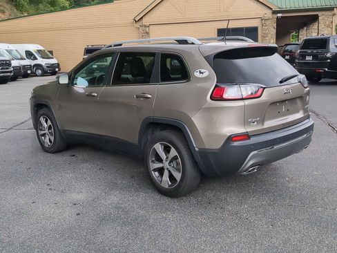 Used 2019 Jeep Cherokee Limited AWD/4WD image 5